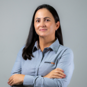 Tatiane Vieira de Maria / Administrative Director